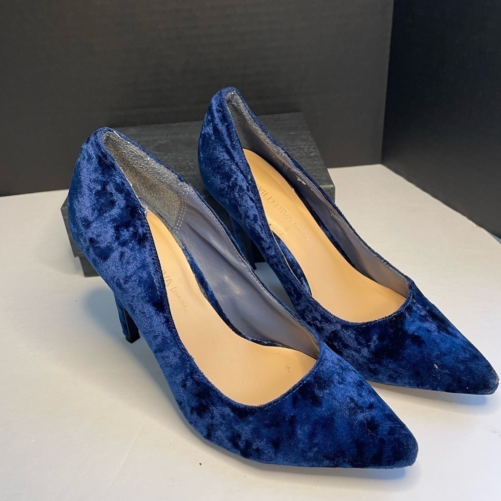 Wild Diva Lounge blue velvet heels in women’s size 6.5